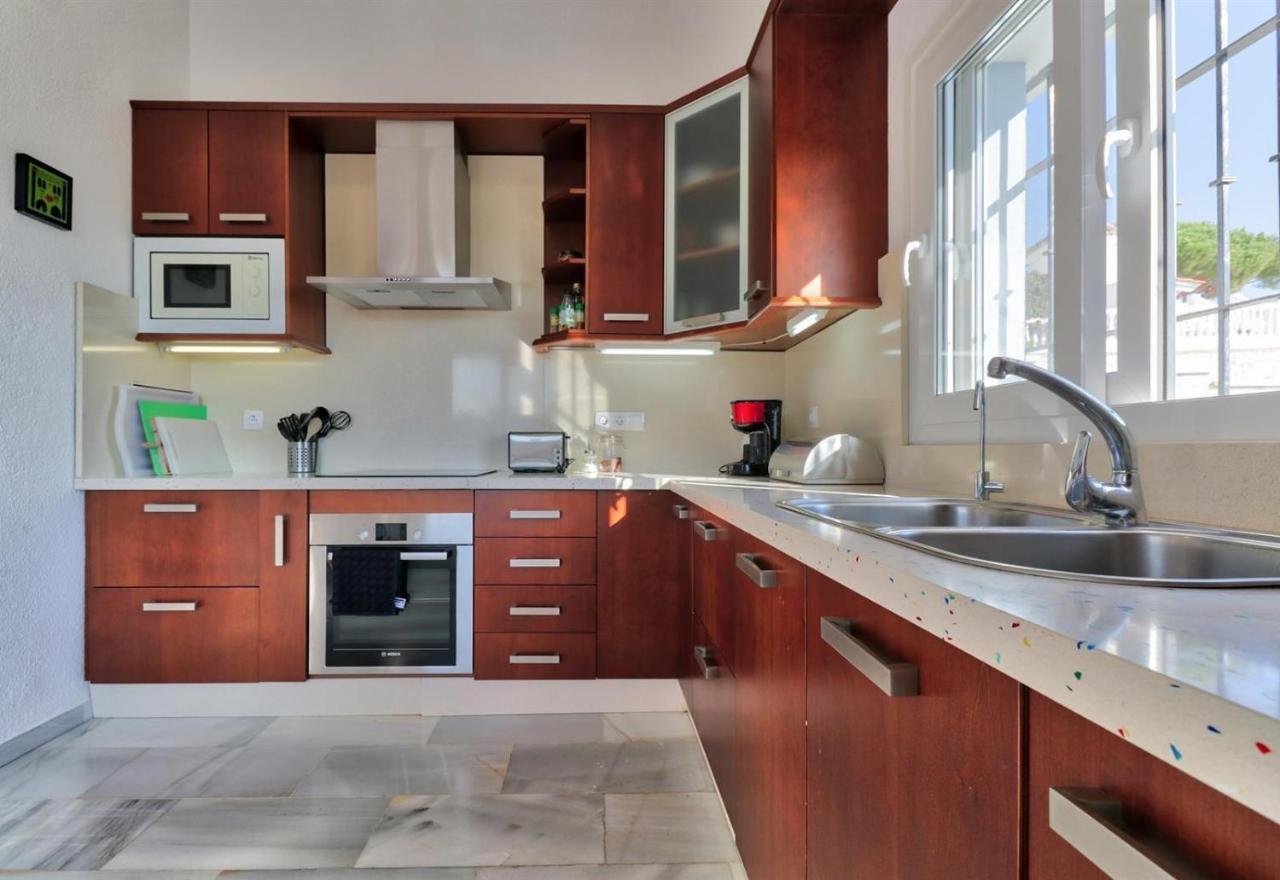 מיחאס Nice And Spacius Villa Near Fuengi מראה חיצוני תמונה